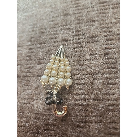 The Unbranded Brand Jewelry - vintage umbrella brooch pin With Faux Pearl